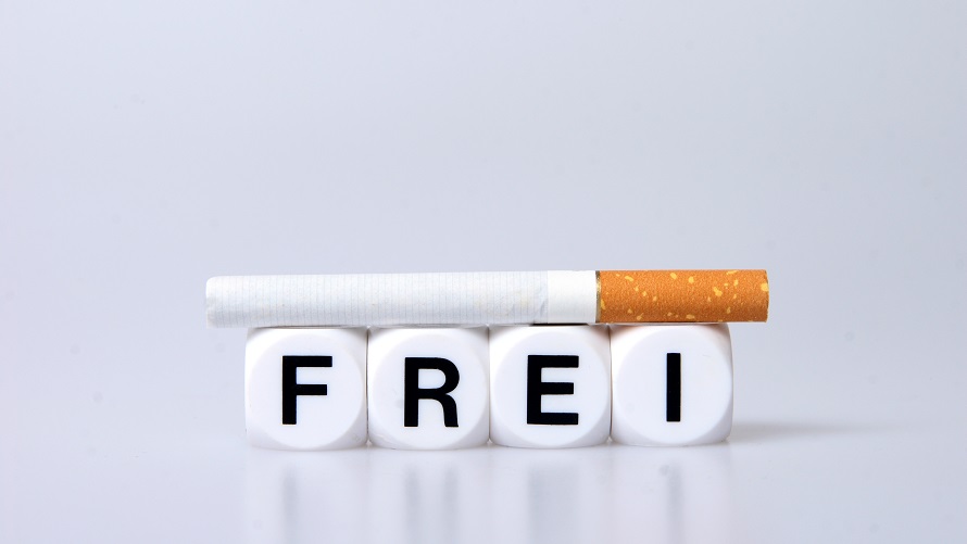 Wuerfel und Zigarette